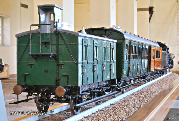 Fig 2 Modello in scala di una carrozza di III classe Fig 2 Modello in scala di una carrozza di III classe